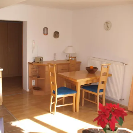 Haus Am Huegel アパート *