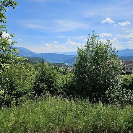Haus Am Hügel Apartamento *