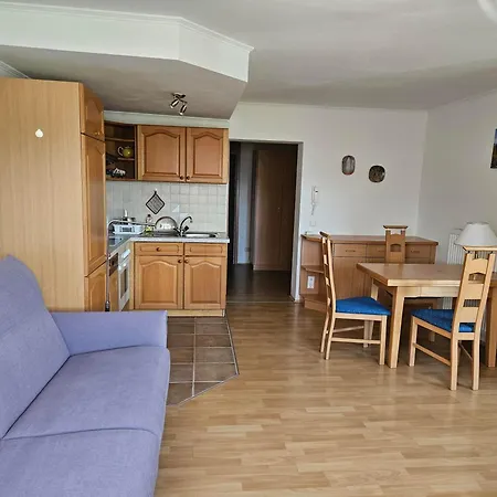 Haus Am Hügel Apartamento *