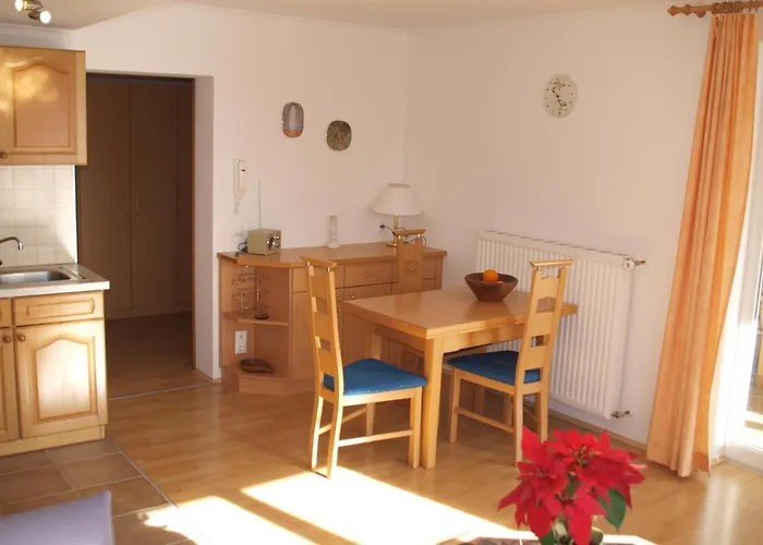 Haus Am Huegel Apartament *