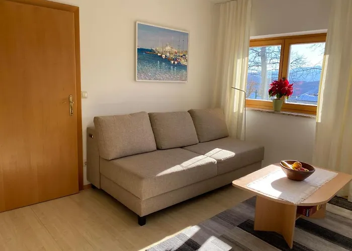 Haus Am Huegel Apartament