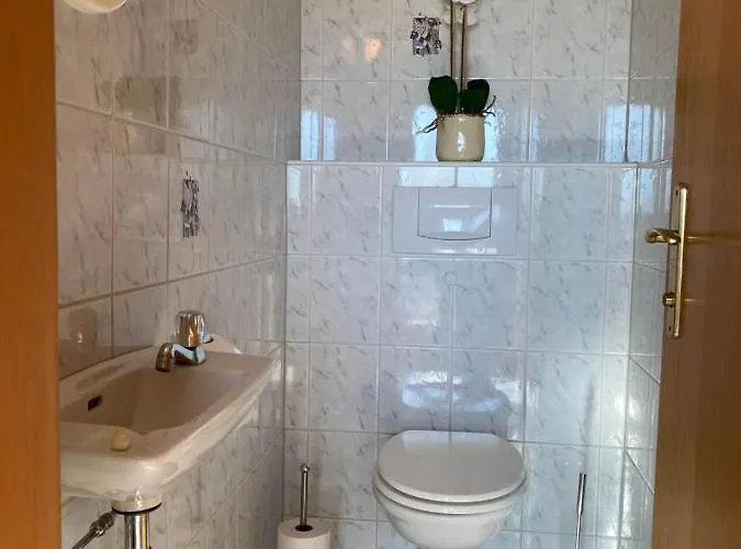 Haus Am Huegel Apartament *