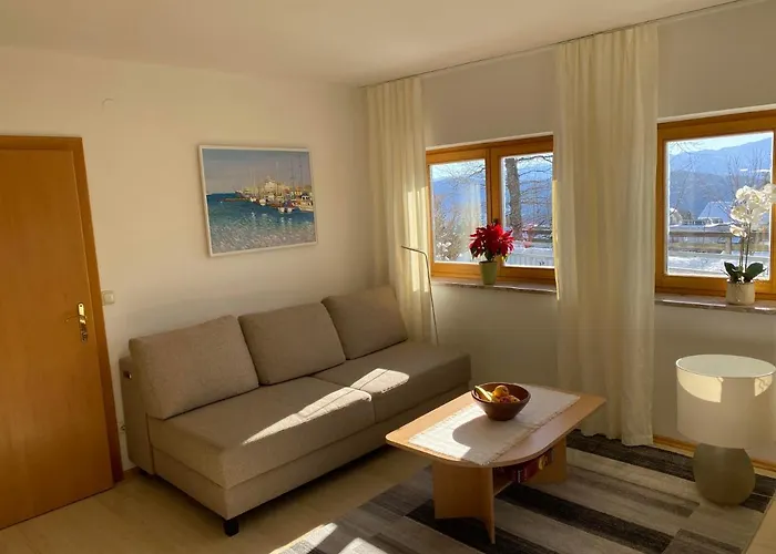 Haus Am Huegel Apartament *